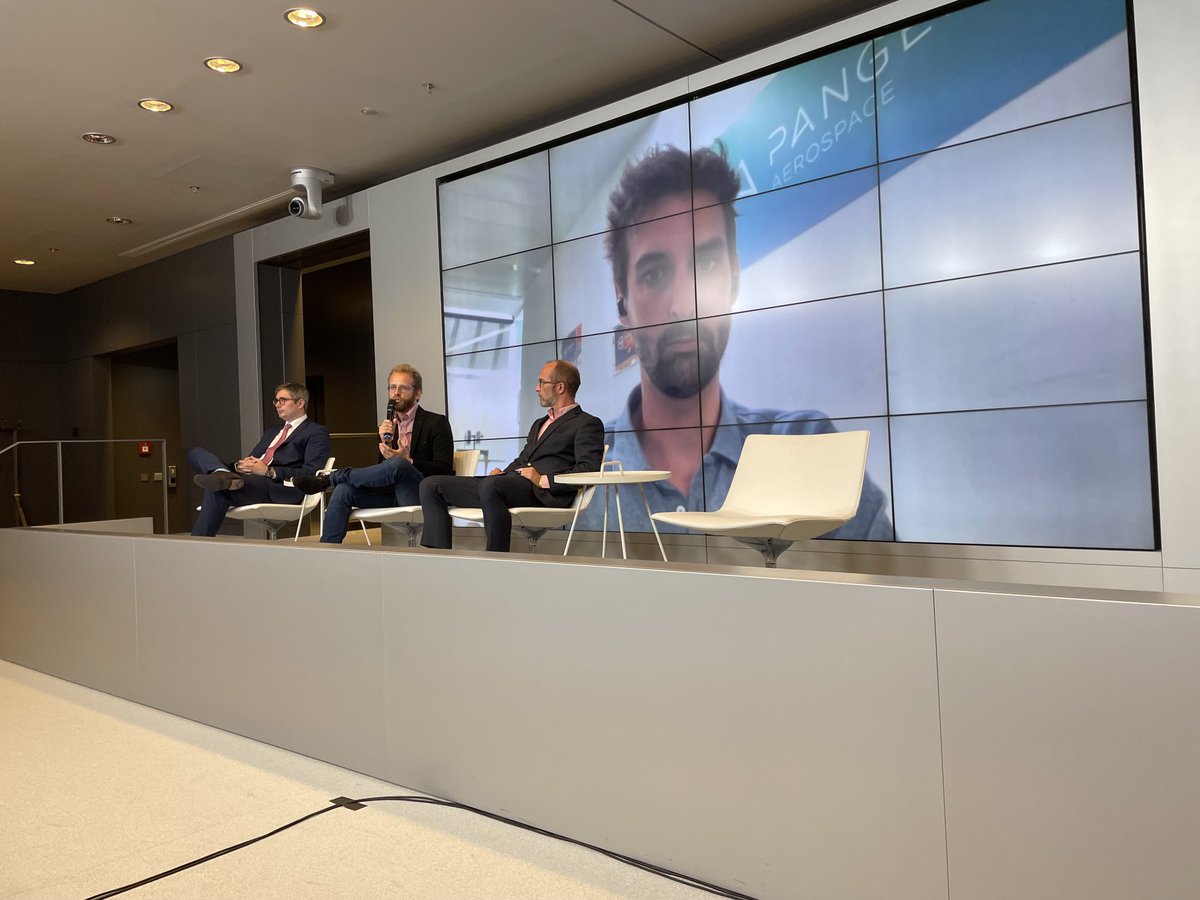 NajaGeraldine's tweet image. Création of YEESS - the syndicate of European space start-ups!!!