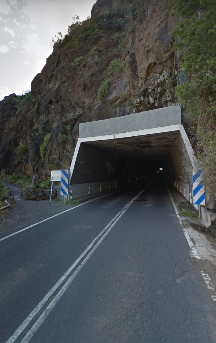 camposrecio's tweet photo. #MartesDeTúneles 
Túnel en la isla de La Gomera, en la carretera GM-1 entre Arure y Valle Gran Rey. Imágenes de ambas bocas de entrada. https://t.co/U21vfmQWEQ
