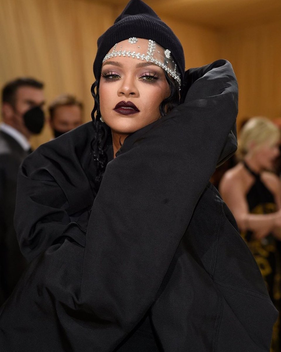 ririnavybrasill's tweet photo. DESLUMBRANTE !!! 🖤💥 Rihanna no Met Gala 2021 
#MetGala https://t.co/mxMOYTMByT