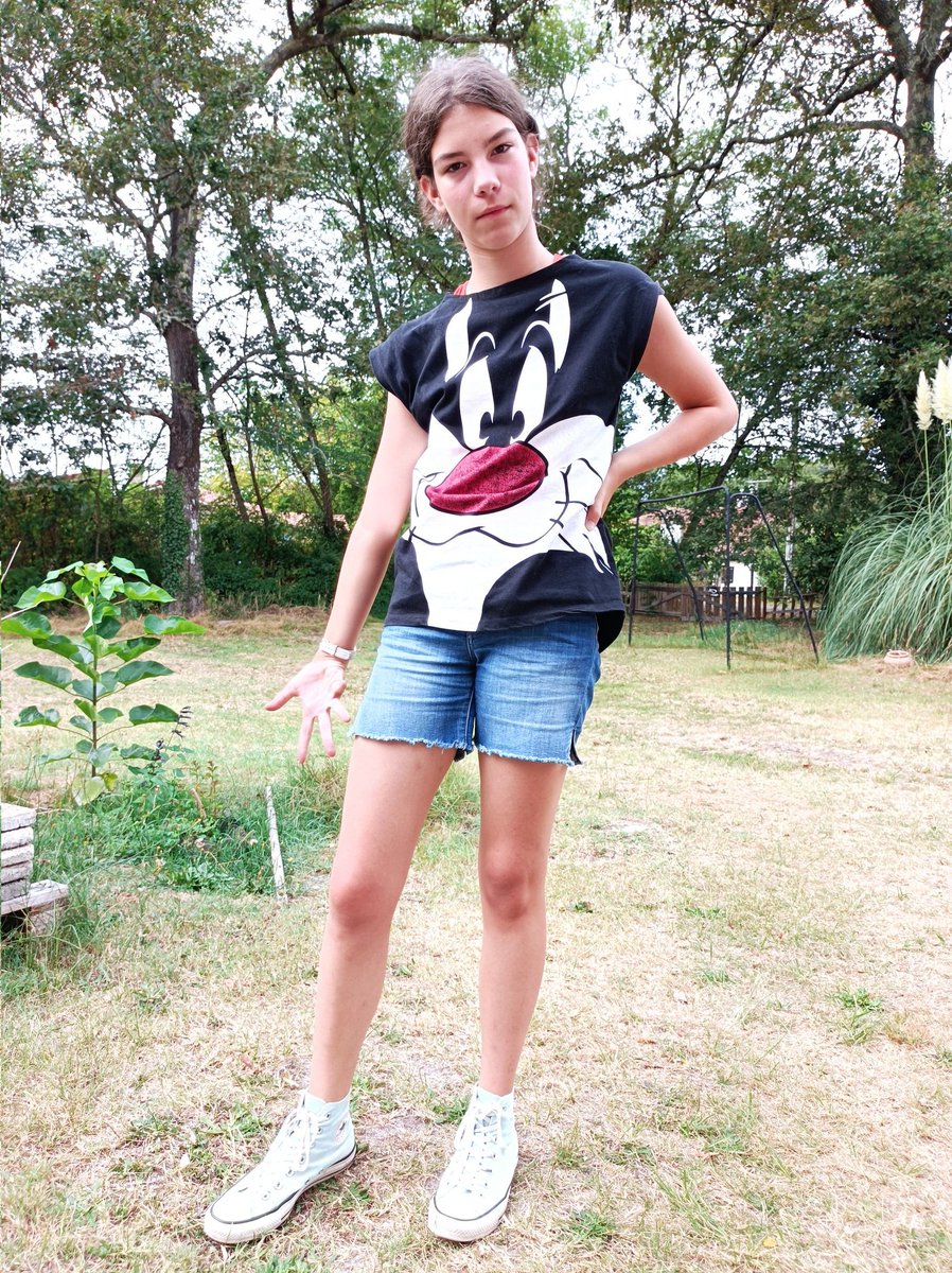 inzeprairie's tweet photo. "Il est un peu court ton short"

MERCI au collège de Labrit (40), d'enseigner à ma fille de 12 ans que ses cuisses sont indécentes et doivent être couvertes intégralement pour ne pas choquer les adultes qui sexualisent son corps de gamine 
#BalanceTonCollège
@NousToutesOrg https://t.co/hqaXkERnhZ