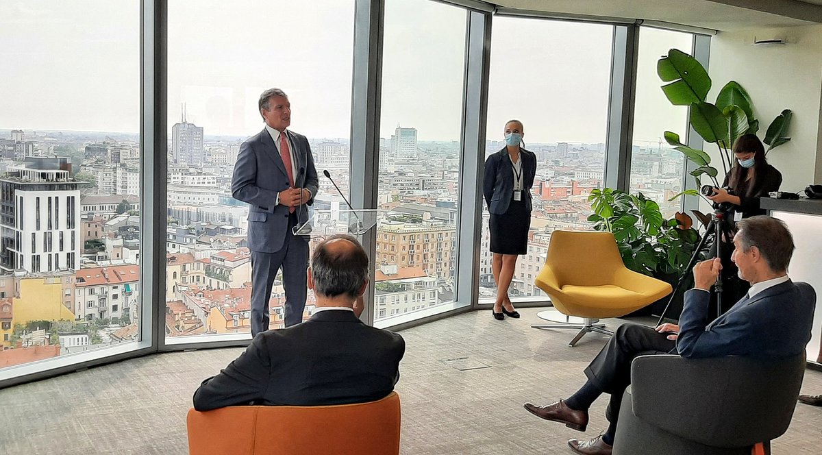 Assolombarda's tweet photo. "#Innovazione e #sostenibilità sono fondamentali leve strategiche di sviluppo del nostro tessuto sociale ed economico. Dobbiamo investire in innovazione di processi e prodotti per essere competitivi e attrattivi" @ASpada_ Presidente #Assolombarda @Accentureitalia #ForwardBuilding https://t.co/Bc2YMWtvxB