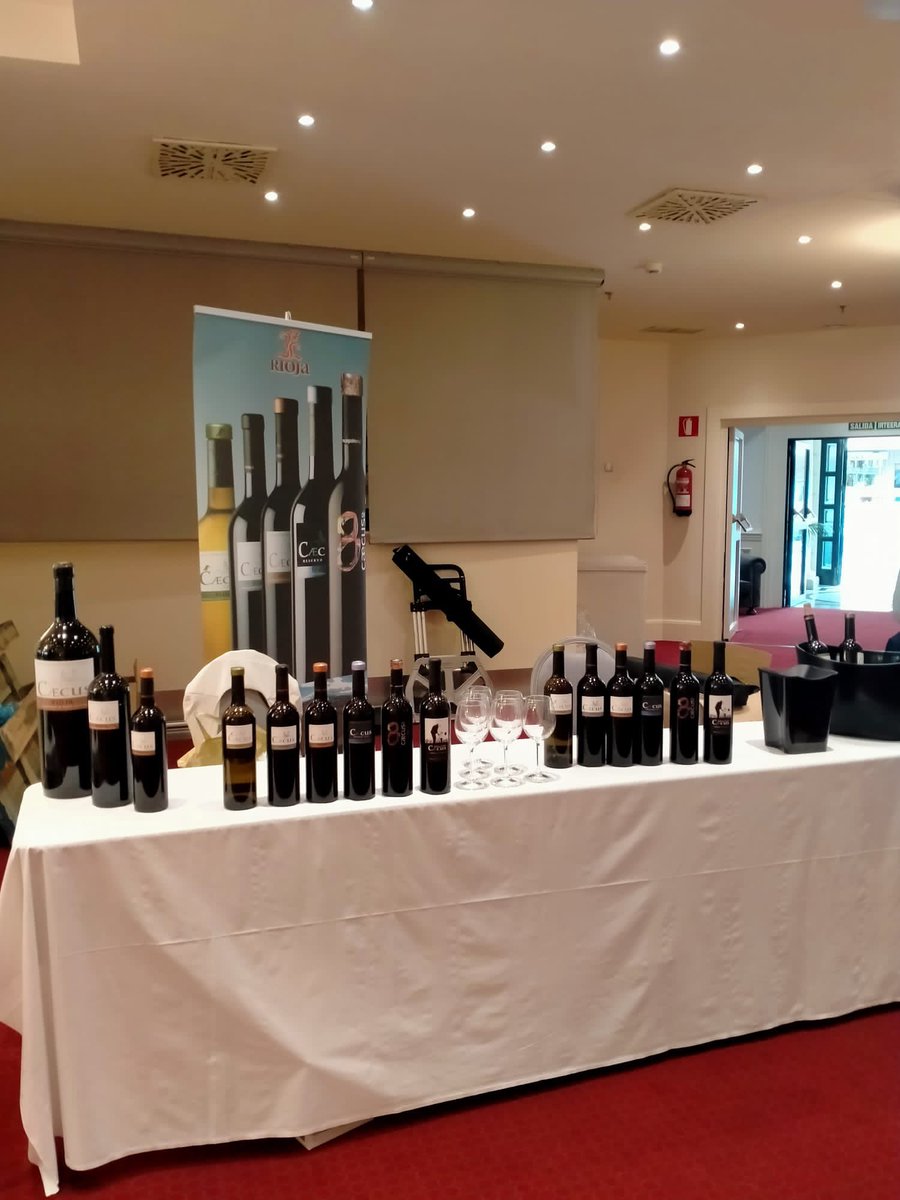 PagoDeLarrea's tweet photo. Hoy estamos en la feria profesional #vidivinos en el Hotel de Londres de San Sebastián.
Un buen escaparate para dar a conocer nuestros vinos #Caecus, y siempre bien acompañados con @GourmetMardu 🍷🍷
#elvino
#caecus
#rioja
#riojaalavesa https://t.co/eZrZLlSas5