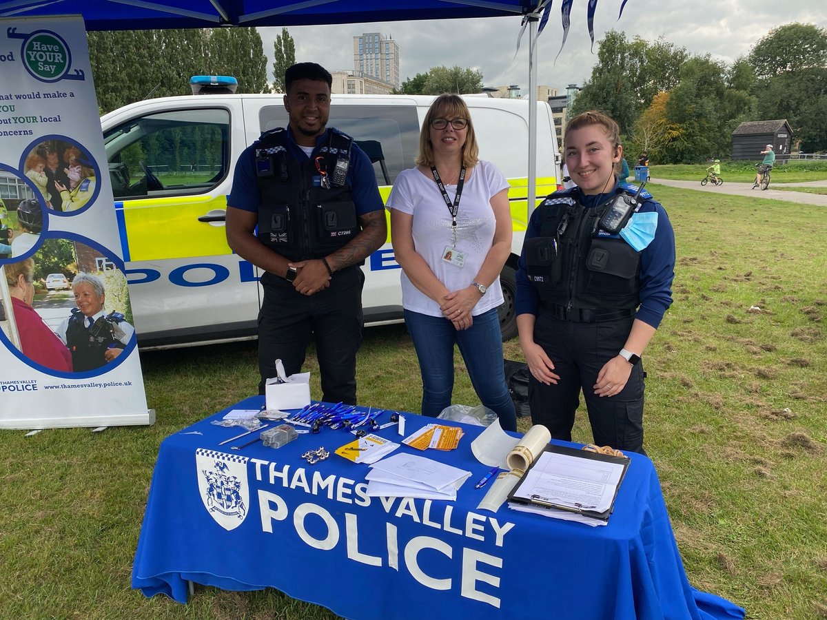 TVP_BerksWest's tweet photo. On Sunday Reading Neighbourhood Policing Team attended Reading Cycle Fest  @ Christchurch Meadows.  We security marked over 150 bikes and offered crime prevention advice.  A great day was had by all #nhptrdg #rdgcyclefest #readingcycle 🚴🏿 🚴🏻‍♀️ https://t.co/JFZ1U7sgFh