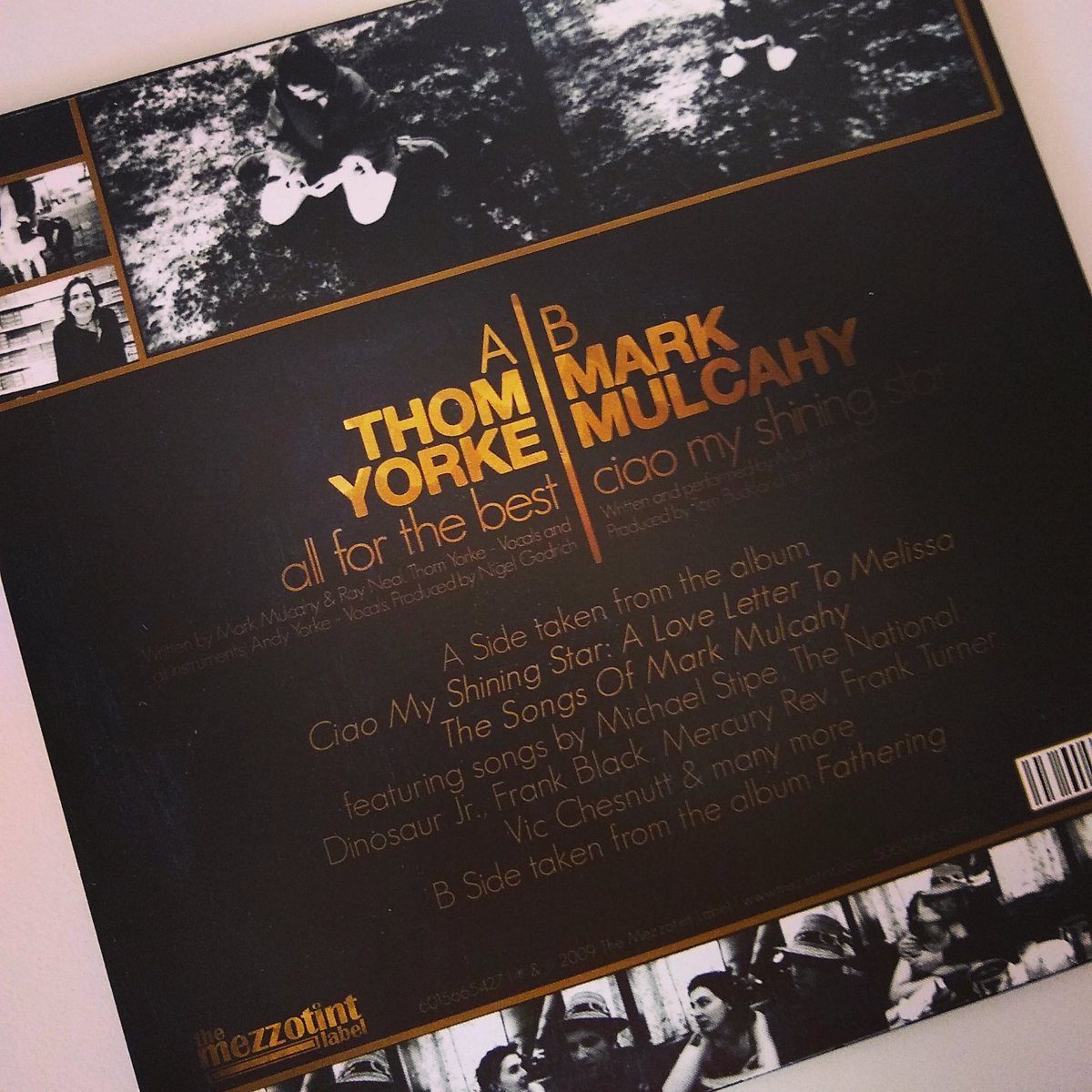 ExitMusicAr's tweet photo. #thomyorke lanzó su versión de #allforthebest de @MarkMulcahyHQ en 2009, en un single limitado. Info, video y letras en https://t.co/TPxnYjfWo0 https://t.co/xD6NlyxLvW