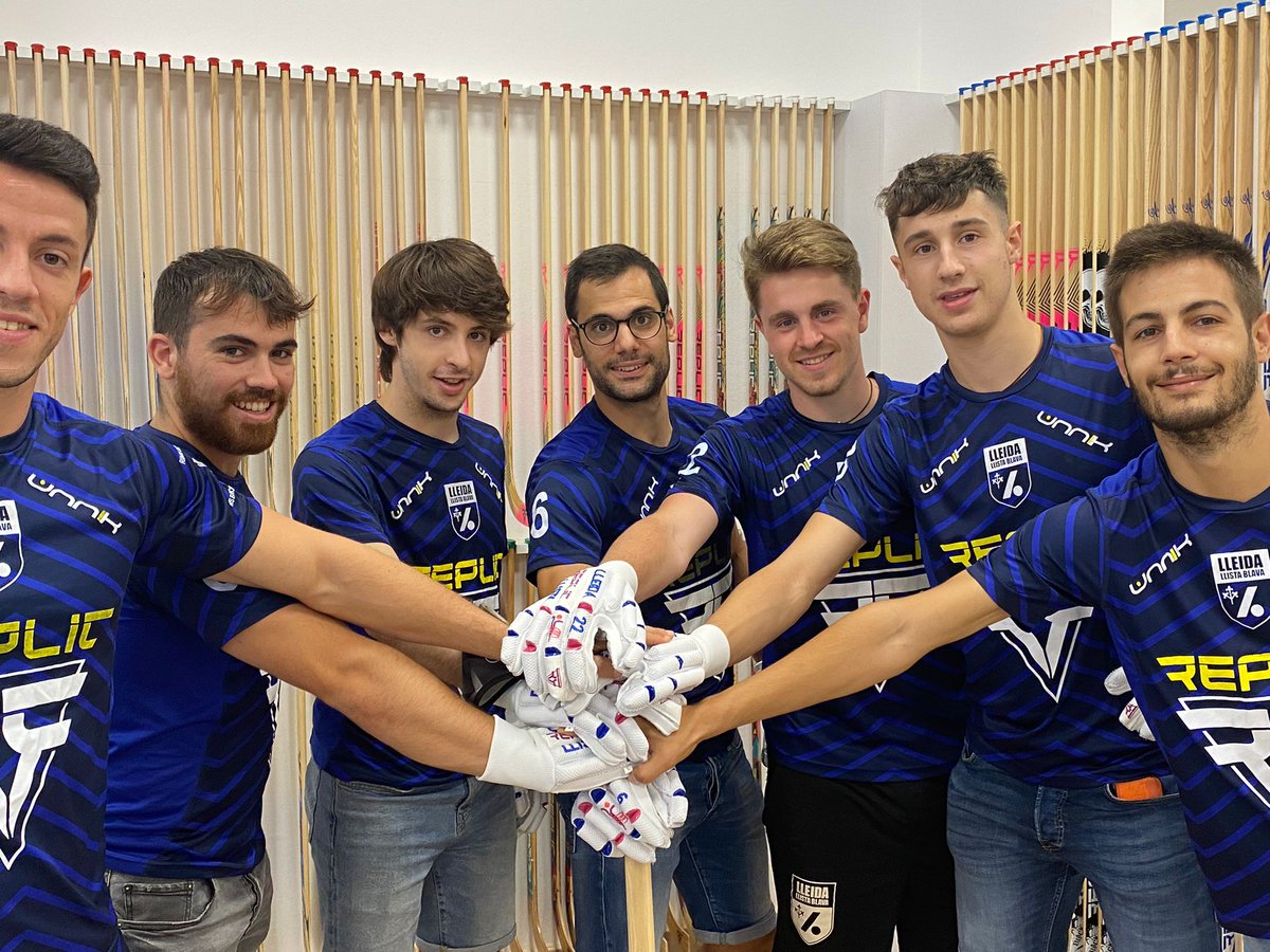danicatradio's tweet photo. ‼️ Els jugadors de @LleidaLlista estrenaran guants i genolleres creades especialment per l'empresa lleidatana Replic per al partit de la Copa Continental que jugaran dissabte, a #Mollerussa, vs Sporting de Portugal #Lleida #OKLliga https://t.co/KQoEZB2gec