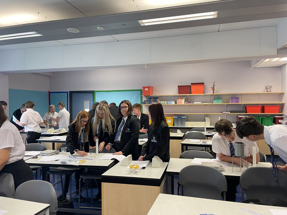 VConway85's tweet image. Amazing to see Y10 enjoying practical work again in science. I’ve missed this over the last year! #FindingDensity #RequiredPractical #AQA #TeamScience #TeamDearne