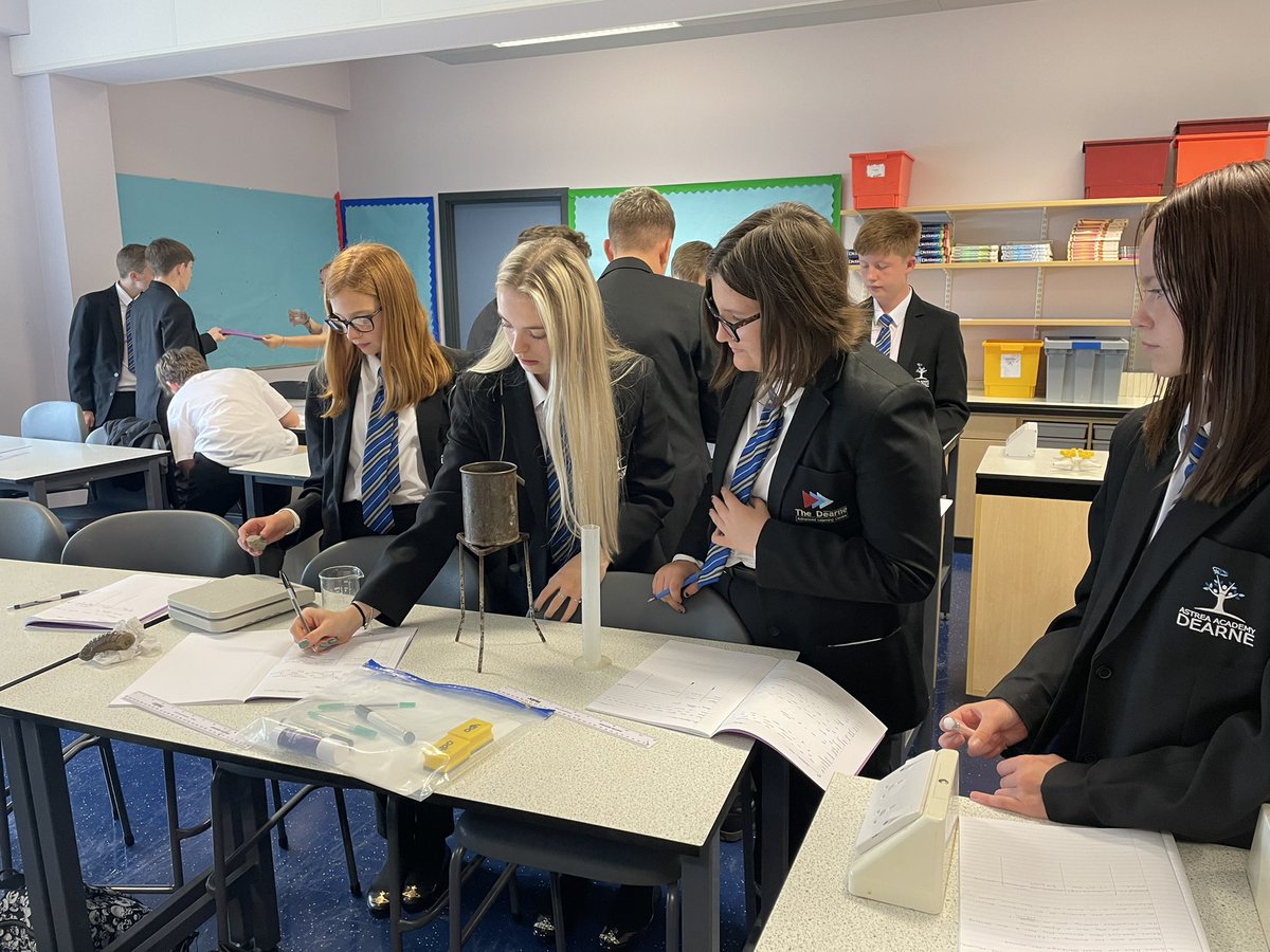 VConway85's tweet image. Amazing to see Y10 enjoying practical work again in science. I’ve missed this over the last year! #FindingDensity #RequiredPractical #AQA #TeamScience #TeamDearne