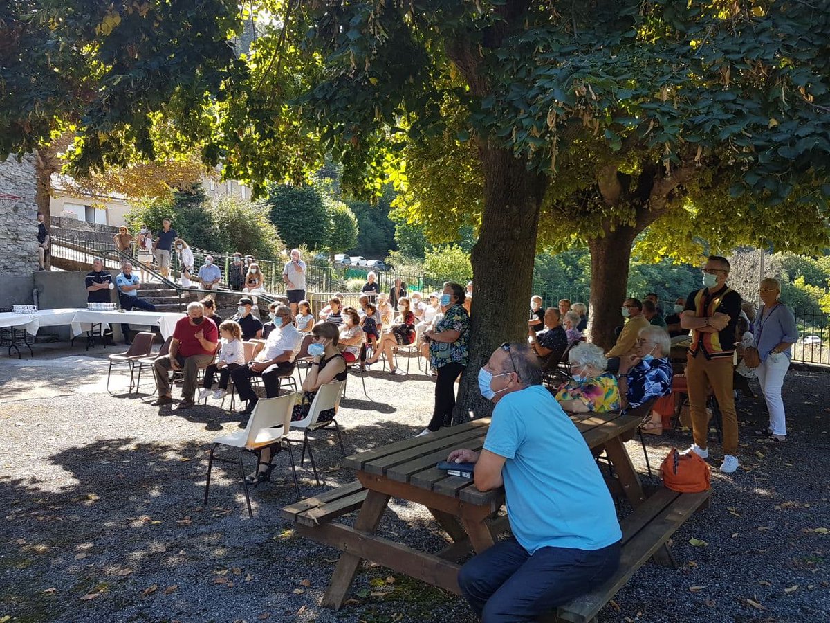 Daniele_herin's tweet photo. Dimanche, je tenais à être présente pour l'ouverture du commerce de proximité de #Citou Le relais du Château, accompagné financièrement par l'Etat #DETR2021 aux côtés du @Prefet11 du Maire Emile Busque et de son CM qui ont porté le projet avec les jeunes gérants très impliqués https://t.co/4oUPFVUyJK