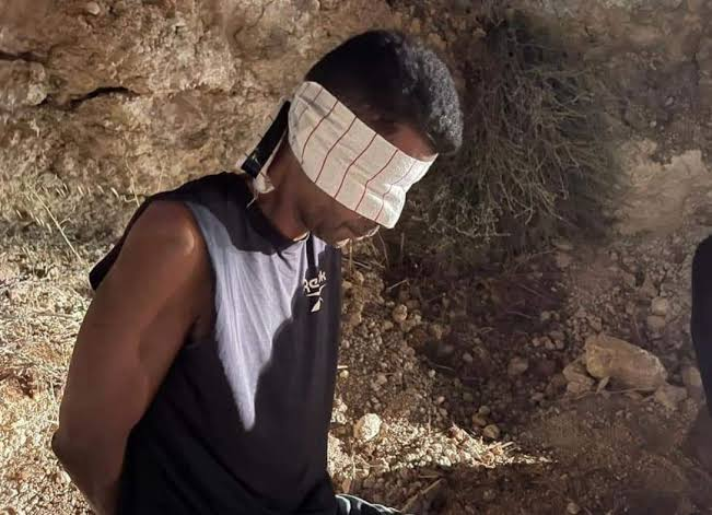 LailaPalestini1's tweet photo. The Israeli occupation robbed his childhood, and now his youth and his entire life. Zakaria deserves better.
#زكريا_تحت_التعذيب 
#ZakariaZubeidi https://t.co/DU06gc5NQN