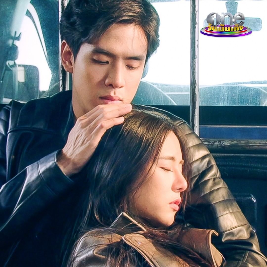 FilmtnpStudio's tweet photo. เตรียมตัวฟินไปพร้อมกันกับละครรักโรแมนติก “จันทร์กลางใจ” เรื่องราวของนักต้มตุ๋นสาวแสบกับเซเลบริตี้หนุ่มนำโดยฟิล์ม ธนภัทร  และใบเฟิร์น อัญชสา #แฟนฟิล์ม นับวันรอได้เลยนร้าา @film_tnp20 @b1f3rn 🌜💗

cr.  @onebunterng 
#filmthanapat #filmtnpstudio https://t.co/QhDdeV1Kx0