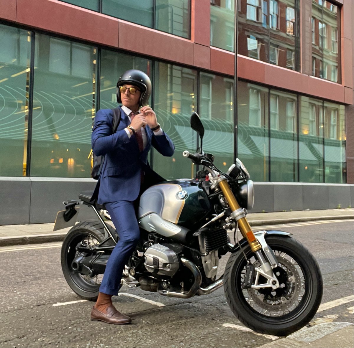 🔥 <a href="/Jpresti___/">Jerry Presti</a> in his bespoke Morts &amp; More on “Any Given Wednesday”

#BespokeSuit #BespokeSuitLondon #MortsAndMore #WhatsYourPossible #TailorLondon #MensStyle #StyleInfluence