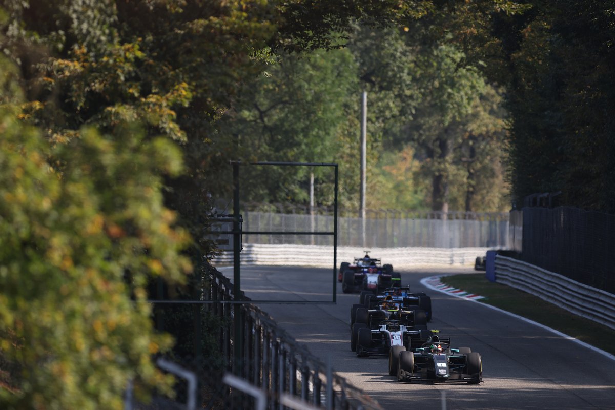 Tough race 3 at Monza for Alessio
Race 3 was less lucky. Deledda opted for a late pit-stop and was running in fourth place, keeping much more experienced drivers at bay. Unfortunately, a contact in the first chicane broke a suspension arm and forced him to retire.