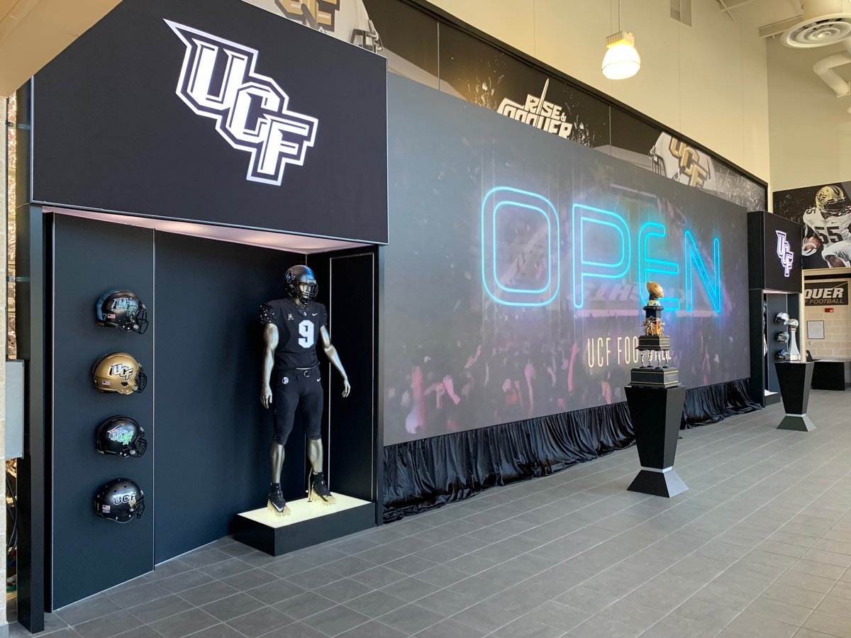 Taylorleds's tweet photo. Same screen different spots! 

These Vapor Shine panels are rental panels but can easily be adapted for fixed installs like these and moved around when needed.

Need to add screens?  https://t.co/zhjSQlHvD2

#taylorleds #LEDscreen #LEDpanels #avtech #avtweeps #GoKnights #UCF https://t.co/p18TIMxgs3