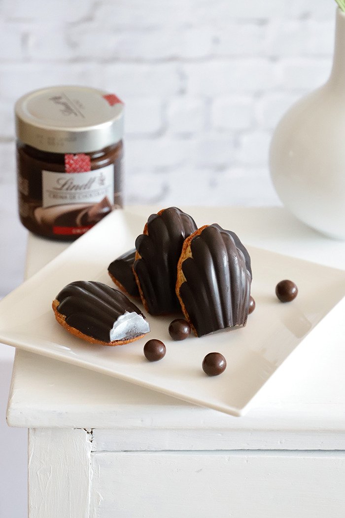 Madeleines de avellana y chocolate intenso
El titulo lo dice todo y deja poco o nada a la imaginación … jajajaja …. ¡¡¡Recetón imprescindible para los muy chocolateros!!!
Receta↓↓↓
lareposteriademiguel.com/2021/09/madele…