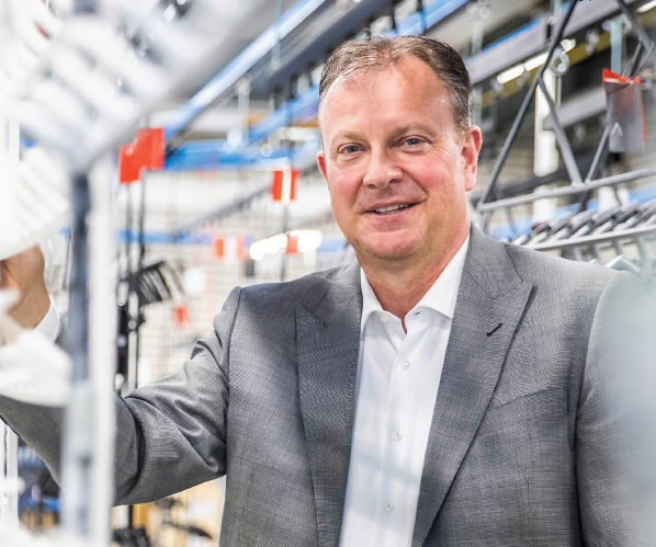 Vol trots en met ‘kiepevel’ maken wij bekend dat Arthur de Ruiter, onze algemeen directeur, genomineerd is voor de prestigieuze Lodewijk van der Grinten Prijs van Groot-Venlo.
Wij kijken uit naar de bekendmaking van de winnaar op 14 december in De Maaspoort Venlo