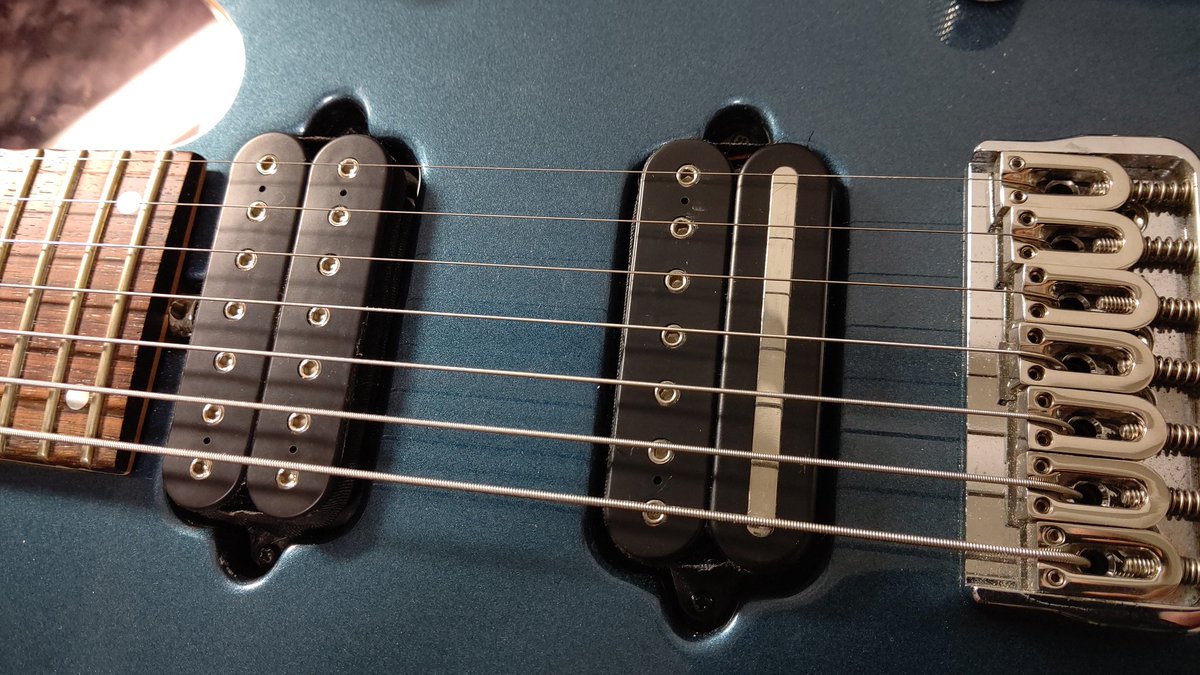 soundsucces's tweet photo. そして実験。
逆にすると一気に違和感が...。
どっち向きでも使えるんですが、この向きにするとすげータイトで、ジャキジャキになるし、なんかクリーン汚い...。
って、そんな変わるとは...。
���れならDActivatorの方が良いな...。
#SoundSuccess #Dimarzio #DActivator #CrunchLab https://t.co/1Rx1VuMC3X