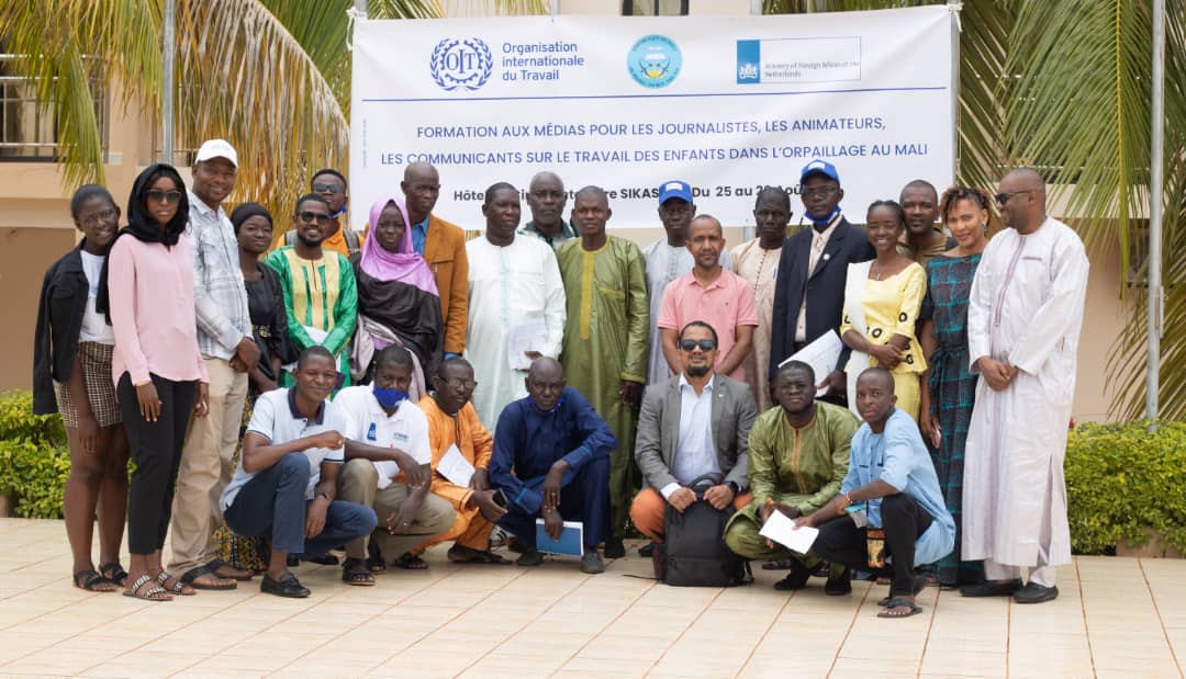 MaliTpae's tweet photo. Formation des médias, journalistes, communicants et animateurs sur le travail des enfants dans les chaînes d'approvisionnement en collaboration avec #AccelAfrica et la confédération nationale des coopératives d'orpailleurs au #Mali .
#EndChildLabour2021
#Droitdel'enfant
#TPAEMALI https://t.co/mloKoYN1aH