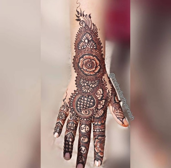 Theweddingbels's tweet photo. Professional Beautiful Henna Mehendi Designs for Girls 2021 
@mehndiartbyannish_/ ig 

Follow 
@TheWeddingBels

For More Inspirational Henna Designs Ideas
#mehendi #engagement #engagementring #engagementphotos #engagementsession #engagementshoot #makeupengagement #mehendidesign https://t.co/4T7nyyANyc