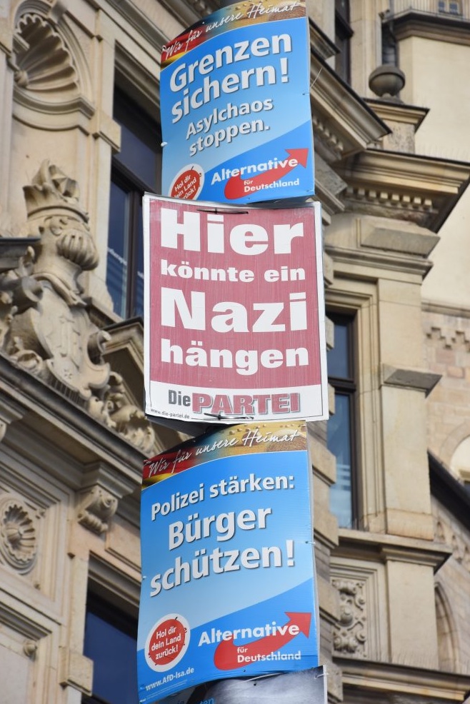 Rekonstrukteur's tweet photo. Wer geschwiegen hat, als solche Plakate aufgehängt wurden, sich jetzt aber über "Hängt die Grünen" aufregt, sollte seine linke Doppelmoral gründlich prüfen. https://t.co/LtFBwx5Nln