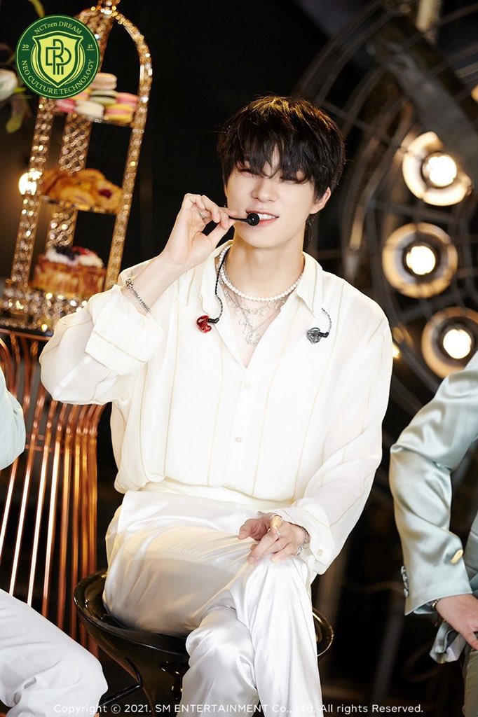 สวย สง่า ราชินี ราชนิกุล