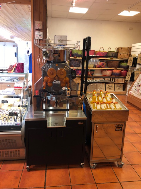 OJFreshUK's tweet photo. Another great @zumexgroup  installation at #GoodiesFoodHall @stuartgooderham . The ice display means you can grab a freshly squeezed OJ if you are in a a hurry! https://t.co/DNX6ymuZiM