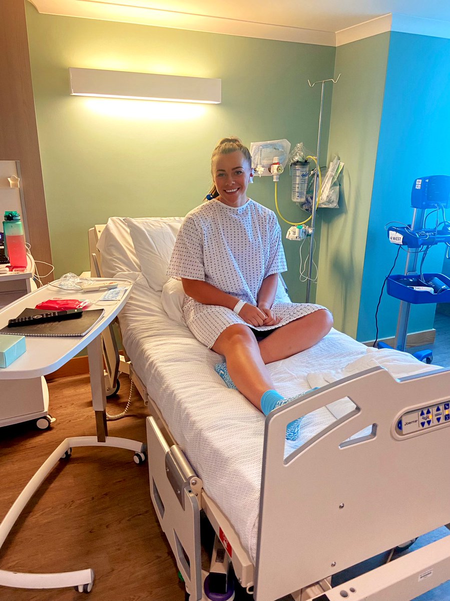 mikki_austin's tweet photo. A slightly dramatic way to delay pre season 🤷🏻‍♀️😂😑 
•
•
Looking forward to being on the mend and getting stuck in to rehab ⚓️
 #Comeback2.0 #TeamRehab https://t.co/YN7BI1IcN5
