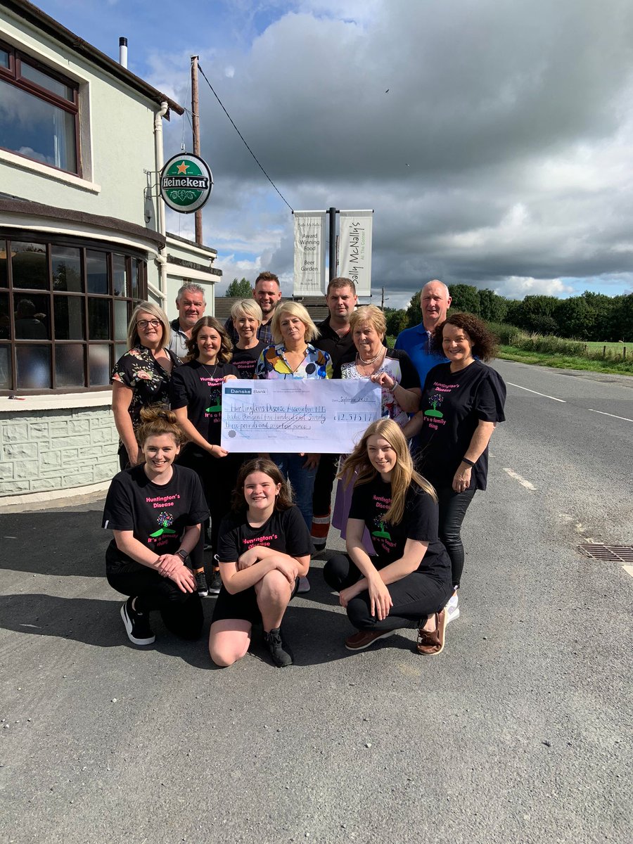 AwarenessHdani's tweet photo. @laurelvale_fc and Sally McNallys along with the Heatrick/ McKnight family kindly presented Huntington's Disease Association Northern Ireland with a cheque for £12,573.17 on Saturday 12th September 2021.
#FundraisigFriday #HDANI #HuntingtonsDisease #Awareness #LetsTalkAboutHD https://t.co/cXjMuNKWR4