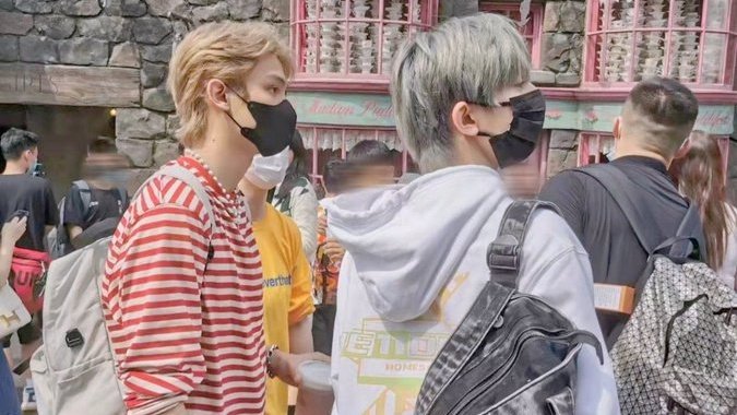 guanyoutwt's tweet photo. 210913 zxyn moments that made me cry 

this view from their back 😭 https://t.co/iQCRTFKr9q