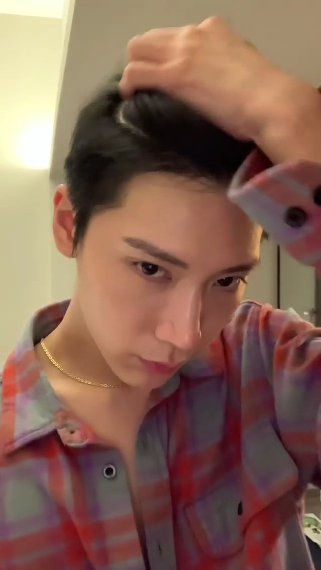 tenleefilms's tweet photo. damn, ten is so attractive https://t.co/NfFoX2Jtal