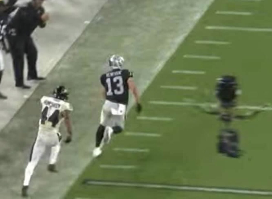 MrHollywood220's tweet photo. @NFL @Ravens Refs missed an important call! #hesout https://t.co/nAzp4ymRh2