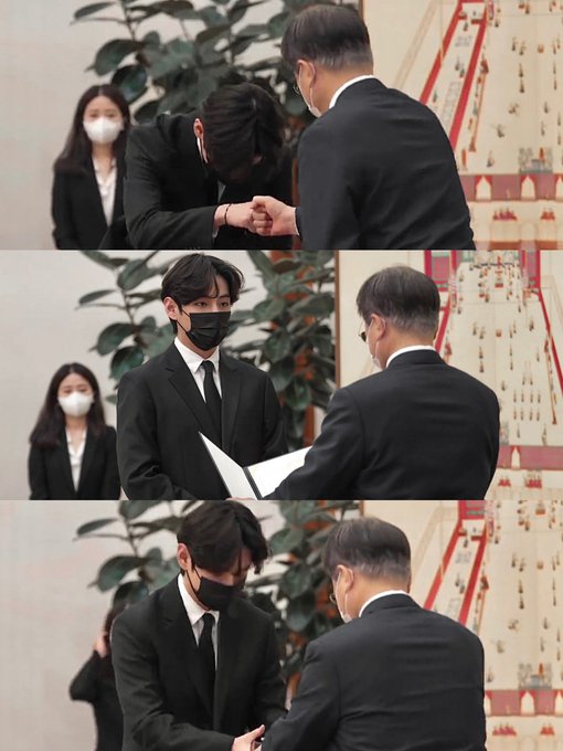 รู้สึกภูมิใจเหมือนลูกชายเรียนจบม.6 แล้วได้รับเกียรติบัตรอุนแม่ดีเด่น https://t.co/gC9k6NnHpQ<a href="/tag/jungkook"class="tags"><span>#jungkook</span></a><a href="/tag/taehyung"class="tags"><span>#taehyung</span></a><a href="/tag/%E0%B8%95%E0%B8%A5%E0%B8%B2%E0%B8%94%E0%B8%99%E0%B8%B1%E0%B8%94%E0%B8%9A%E0%B8%B1%E0%B8%87%E0%B8%97%E0%B8%B1%E0%B8%99"class="tags"><span>#ตลาดนัดบังทัน</span></a><a href="/tag/%E0%B8%81%E0%B8%B2%E0%B8%A3%E0%B9%8C%E0%B8%94%E0%B8%9A%E0%B8%B1%E0%B8%87%E0%B8%97%E0%B8%B1%E0%B8%99"class="tags"><span>#การ์ดบังทัน</span></a>