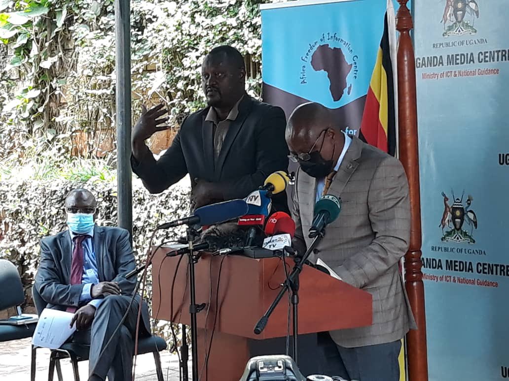 SEtvAfrica's tweet photo. #SETVUpdates: Earlier today The Minister of State for National Guidance, Hon. Godfrey Kabbyanga addressed the nation on “The Right to Know and Universal Access to Information” with the Deputy Country Representative, UN High Commissioner for Human Rights Ms. Grace Pelly.
#SETVNews https://t.co/KDQRrOpkhv