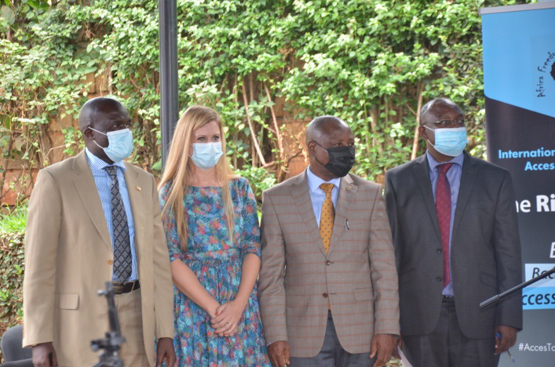 SEtvAfrica's tweet photo. #SETVUpdates: Earlier today The Minister of State for National Guidance, Hon. Godfrey Kabbyanga addressed the nation on “The Right to Know and Universal Access to Information” with the Deputy Country Representative, UN High Commissioner for Human Rights Ms. Grace Pelly.
#SETVNews https://t.co/KDQRrOpkhv