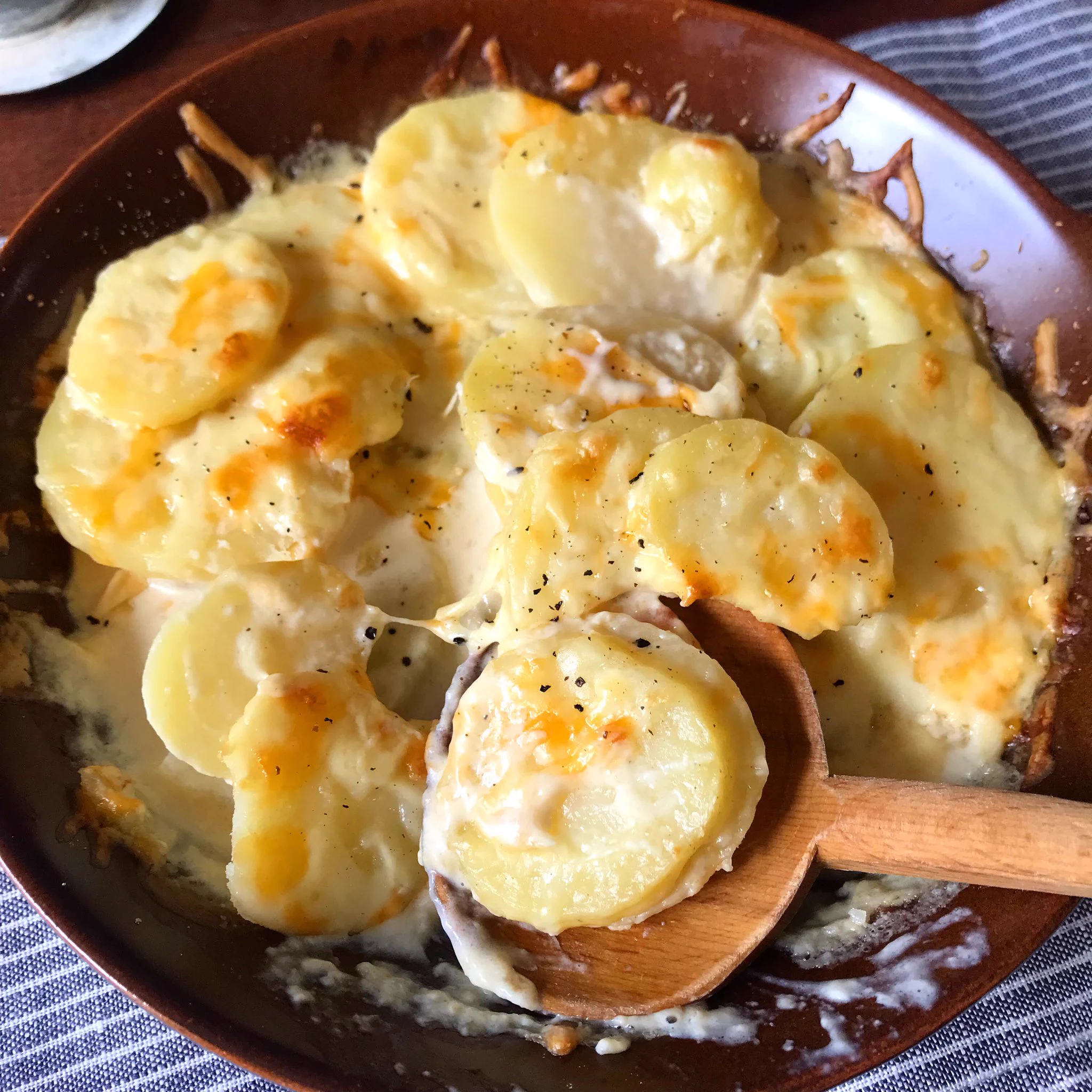 究極にシンプル！小麦粉を使わない驚くほど美味しいポテトグラタンがこちら！