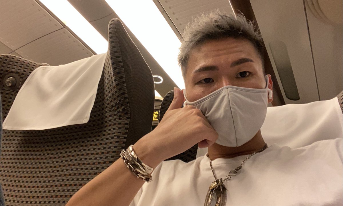 けーすけ Espoir Tribe 銀髪復活 今日はオフ日でした 明日の撮影に備えて今日は早く寝る T Co 8gxdlkxsqv Twitter