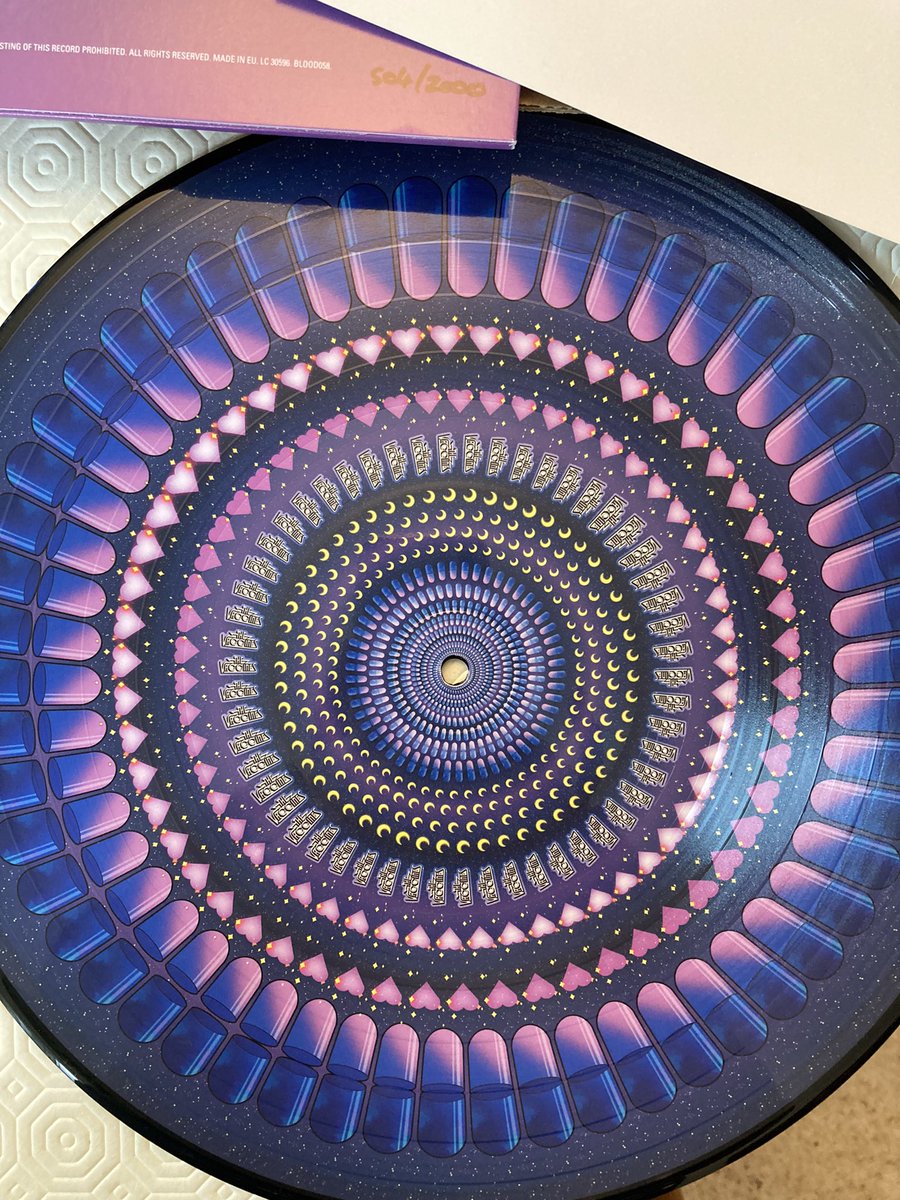 AlisonWayman's tweet image. It’s arrived!! It’s beautiful 😍 Thank you @BloodRecs @thevaccines