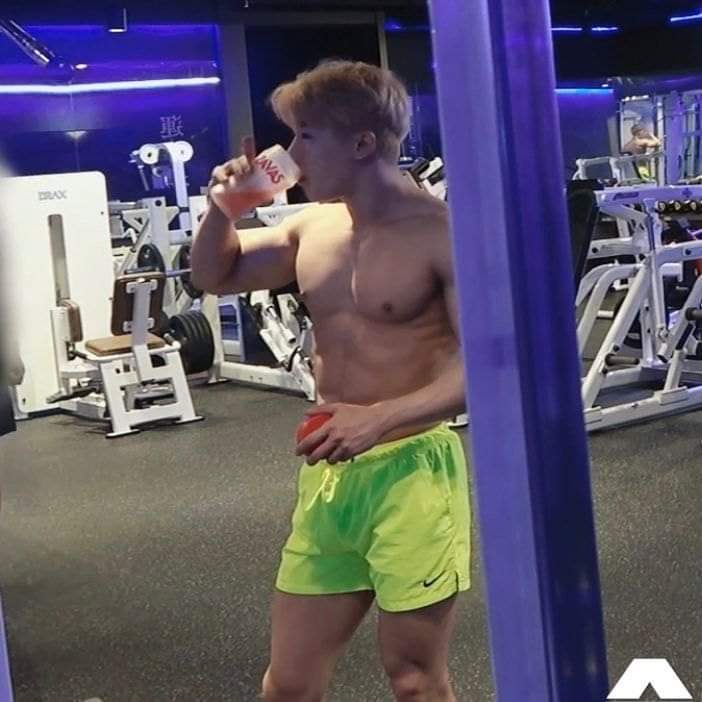 angmate_hoho's tweet photo. @official__wonho 
Now stop drinking and answer my question...
Do you love me?
Yes or yes?
Indian wenees will note the answer
#WONHO #Wonho_BlueLetter 
#Wonho_BlueLetter_MV https://t.co/Wcczx1BceJ