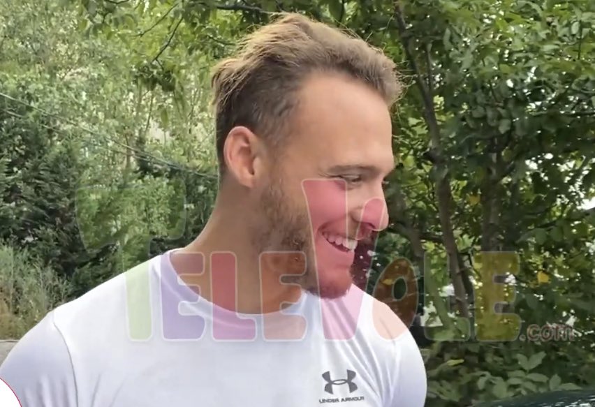 APEGOKEREM's tweet image. ELE NÃO SABIA QUE ELA POSTOU DA FLORES E A REAÇÃO DELES EU VOU MORRER DE AMOOORRR