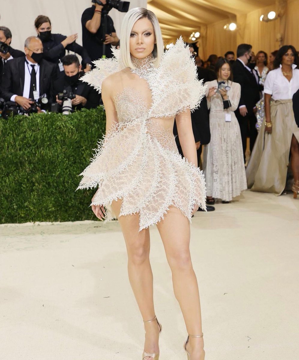 _nlftextiles's tweet photo. #IrisVanHerpen #Prada #Dior #Valentino ✨✨✨ https://t.co/MJE5DYqXXE