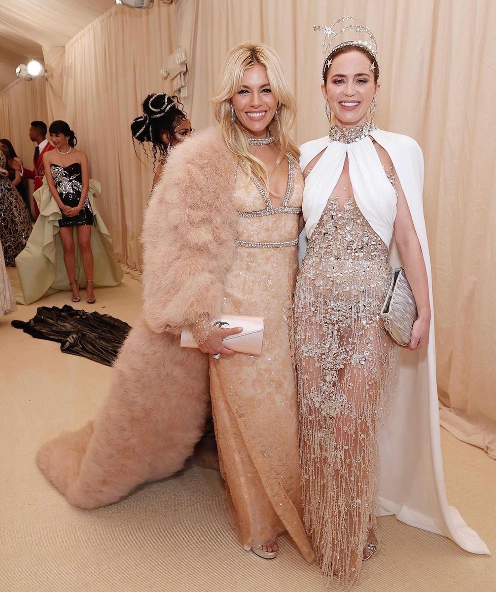 _nlftextiles's tweet photo. My fave looks at The Met Gala 2021✨✨✨

#IrisVanHerpen #Versace #DolceandGabbana #Miumiu #Gucci #MetGala https://t.co/A8Pq2An0ad