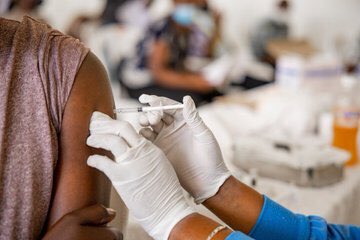 JohnPeter_RWA's tweet photo. Are you 18 years&amp; above? Do you live in #Kigali? Have you got your 1st jab vaccine in last 21 days? 
If all is yes, you are kindly reminded to go for 2nd Jab as @CityofKigali carries mass vaccination on #Covid_19 across the City, don’t leave your family and friends behind https://t.co/3IcKC2gh7L