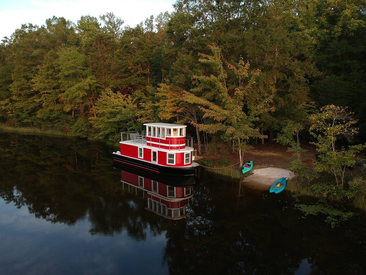 1searchR's tweet photo. Check out the coolest and most unique Vacation Home Rentals in the US that you can stay at if you get tired of RV campgrounds- https://t.co/aSTOrwvG10

#vacationrentals #vacationhomes #airbnb #vrbo https://t.co/9zHWRw2qgX