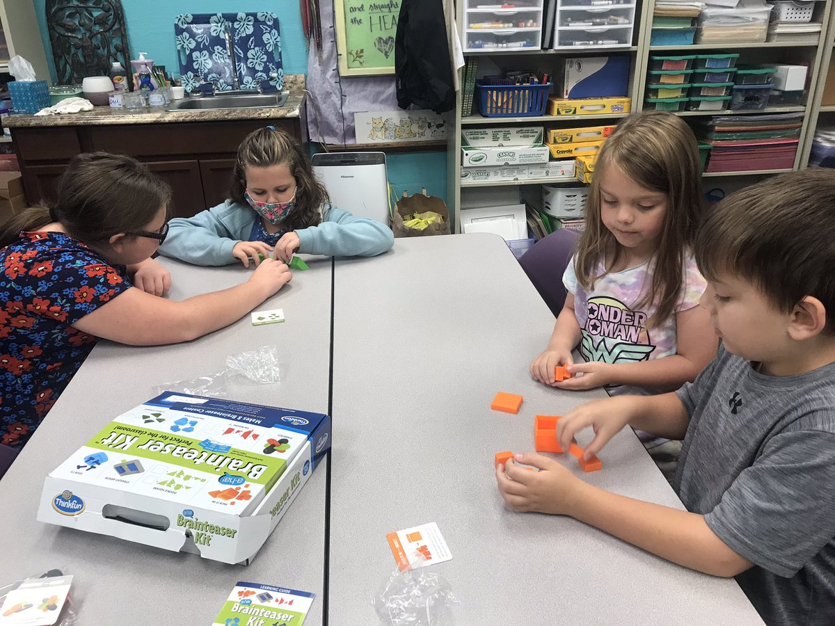 Getting our brains primed for problem solving through games. <a href="/HighlandGville/">HighlandElementary</a> #hihawks22 #hitlim22