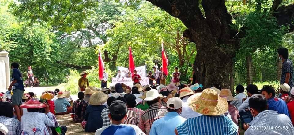 Eden_Of_K's tweet photo. Massive residents from LetPadaung District, Salingyi Tsp marched in support of @KyawTun62907405 and @NUGMyanmar on Sep14 and held a peaceful sit-in-strike against Military Dictatorship.
#Sep14Coup 
#WhatsHappeningInMyanmar https://t.co/VTKMJkfBwW https://t.co/7ML7qg0Nrl