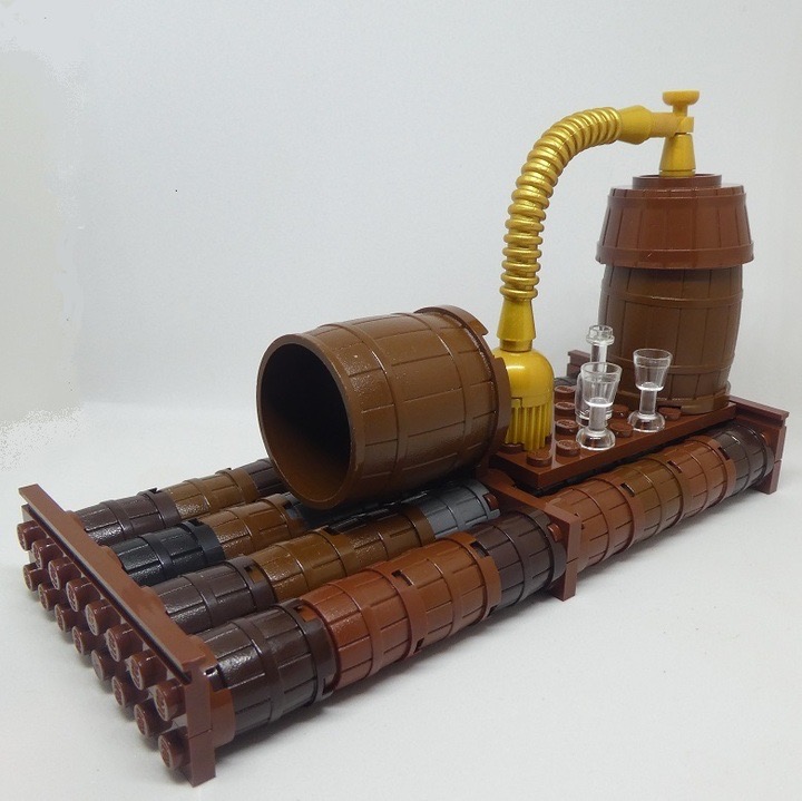 Meanwhile Jackie Britton came up with this raft complete with on-board still, great for calming the nerves on the High Seas 🤪 
#Afol #Lego