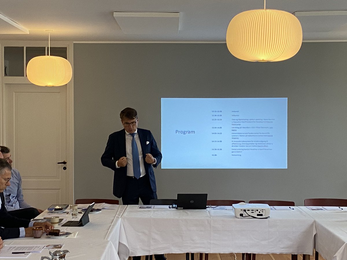 MEngsbye's tweet photo. I dag holder vi rundbord med rektorer, embedsmænd, eksperter og erhvervsliv om life science forskning sammen med @LifDK og @NovoNordiskLive. @BrianAMikkelsen byder velkommen. #dklifescience er vor alles guldæg, og her er offentlig og privat forskning helt afgørende. @DanskErhverv https://t.co/1bQgdF1l6f