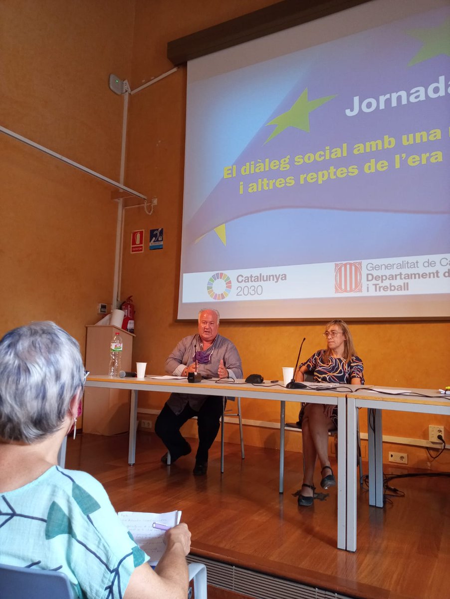 ugt_sp_cat's tweet photo. 👌Excel·lent moderació de l'debat de l'diàleg social amb mirada europea, banca, comerç i serveis públics. #SomEssencials @_efermar @jlfernandez2013 https://t.co/koBDpK9Etb