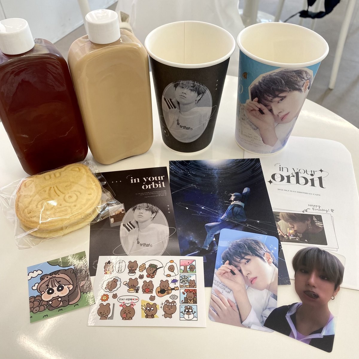 YESMANHANJISUNG's tweet photo. ☕️크리스가든
#둘중에_한아만_골라 너무 행복한 고민이었어용🎶 랩/무대위/흑발까지는 거침없었지만 아니 내가 마이너라니... 디덩이는,, 쿼카황제 어쩌구지만 줏대있게 햄스터에 투표했습니당‼️😉
즐거운 시간이었습니다💕
#있잖아요_오늘_한이_생일이에요
#Always_In_Your_Orbit https://t.co/oJ7zIO1TQE