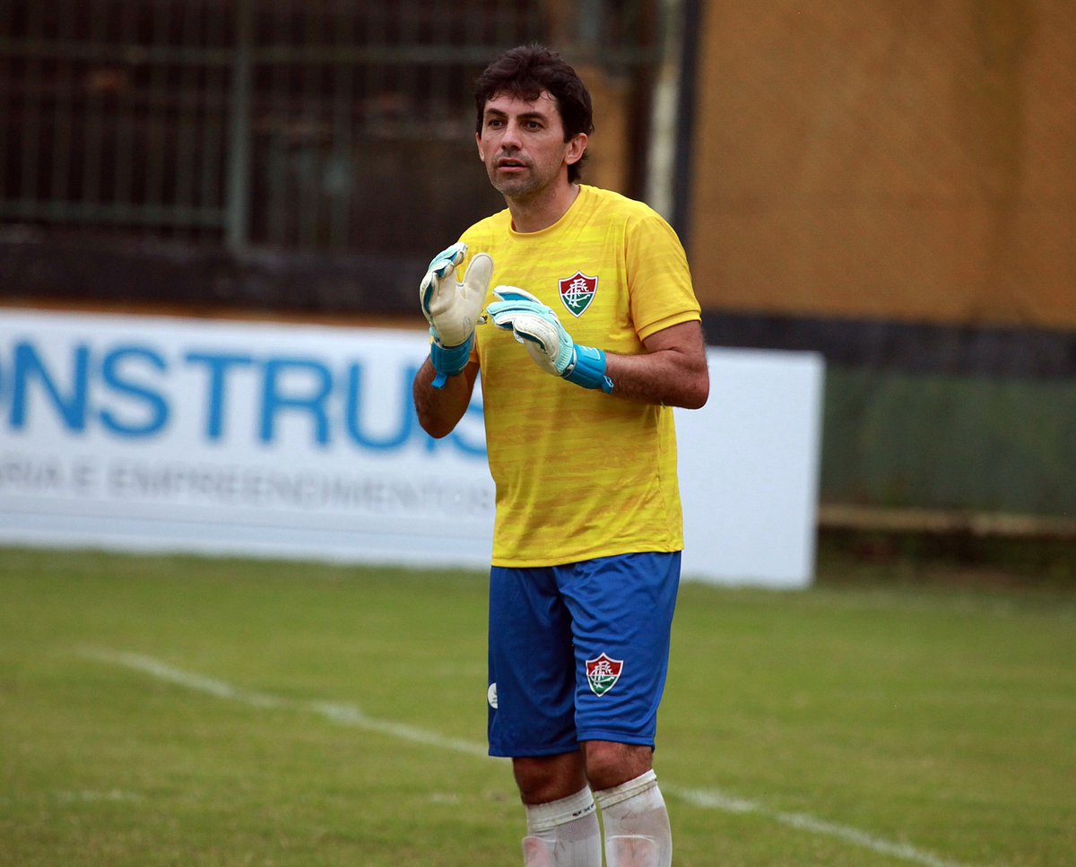 wlegends10's tweet photo. O @ricardobernaoficial bem que avisou pra segurar o Túlio, mas não teve jeito! Nem um goleirão desse deu jeito, bicho!

Agora é foco na próxima rodada, Fluzão! Dia 2 de outubro tem mais! 📡

#worldlegends #lendasdofutebol #futebolmaster #futebolarte #futebolraiz https://t.co/zDw7HoFE7E