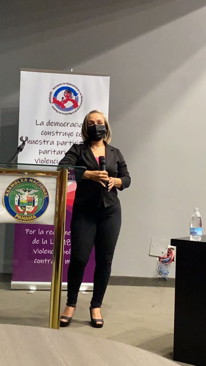 aparlexpa's tweet photo. Dominio del podio fue una de las temáticas tratadas con éxito por el maestro #hubertollamas en el taller #Liderazgo y #oratoriapolítica que realizó #aparlexpa en la @asambleapa @MarielaVega2014 @itejera0703 @RioHatoCc @eleseica @lili02593 @lindal_loo @Gabby_Aro @cano_corina https://t.co/LxepSpIj28